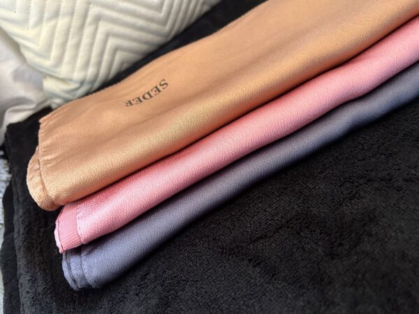 9dc4909d-ac44-4b22-9257-8f15278938d9 Hijab satin